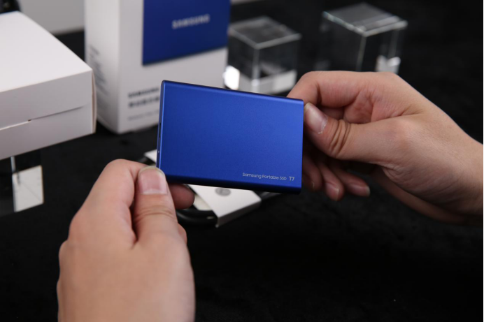 熟悉的配方也有新意 三星移动固态硬盘t7开箱
