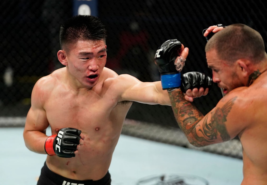 ufc八角笼:中国选手宋亚东击败维拉 终结对手5连胜