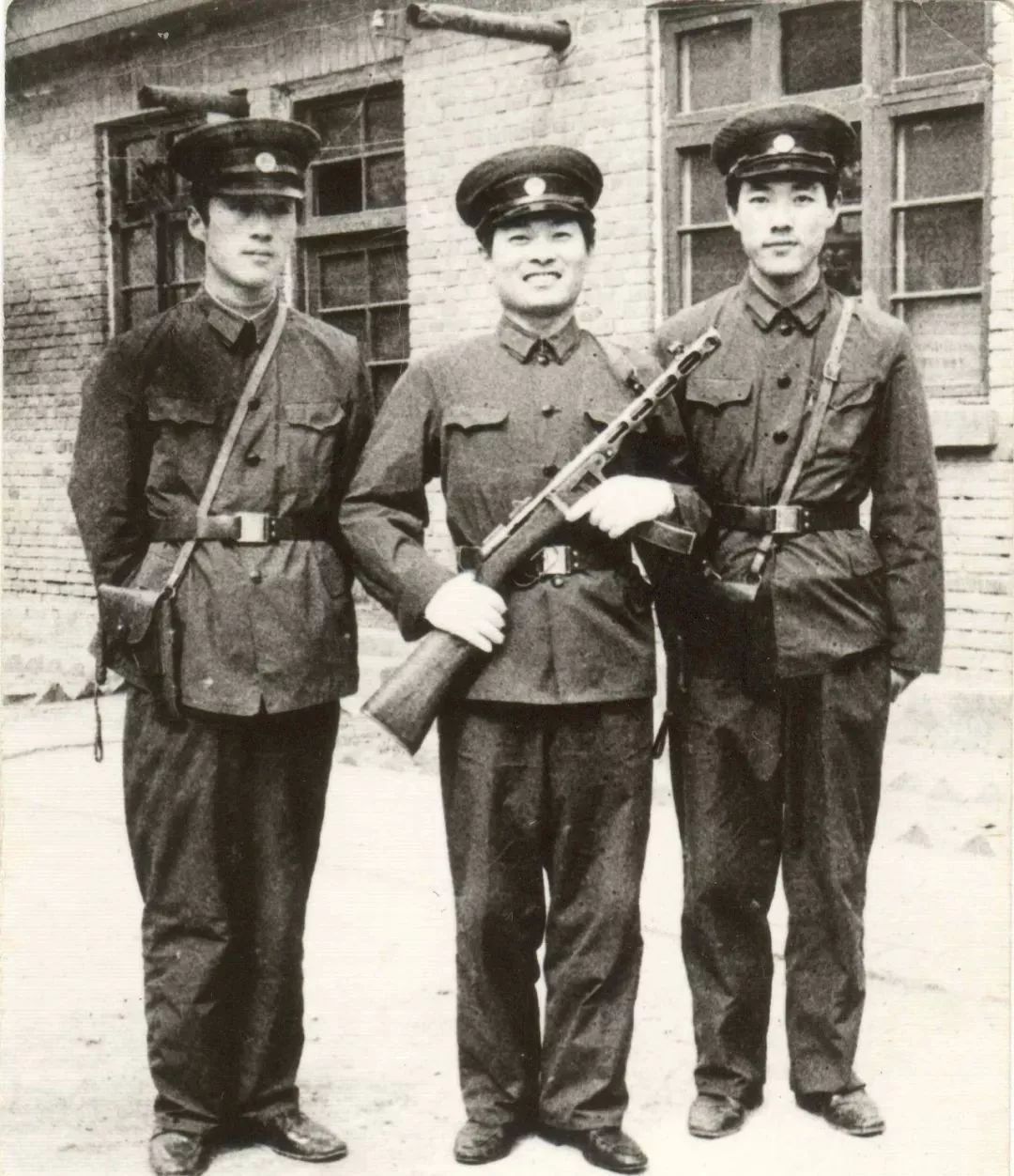 从这身穿的警服说起|警服|人民警察|制式_新浪新闻