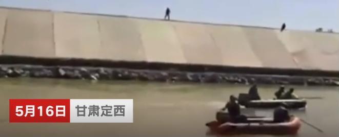 救援人员正在现场搜救 图片来源：新京报“我们”视频