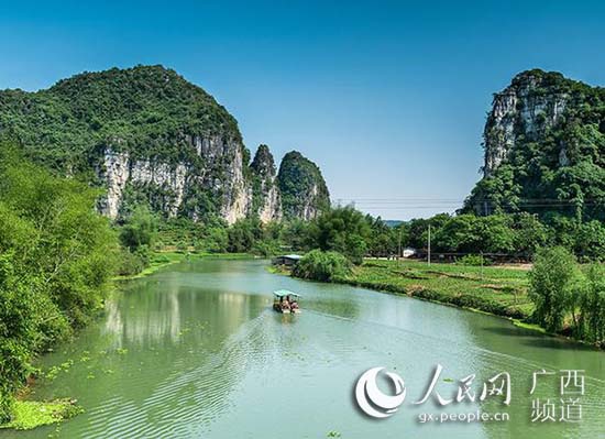 上林县委书记梁平江致辞说"上林山清,水纯,气净,光媚,土肥,人长寿,有