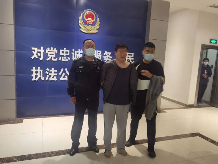青岛一小区内,47岁杀人嫌犯落网!24年前,他曾暴力捆绑服务员,连杀两人