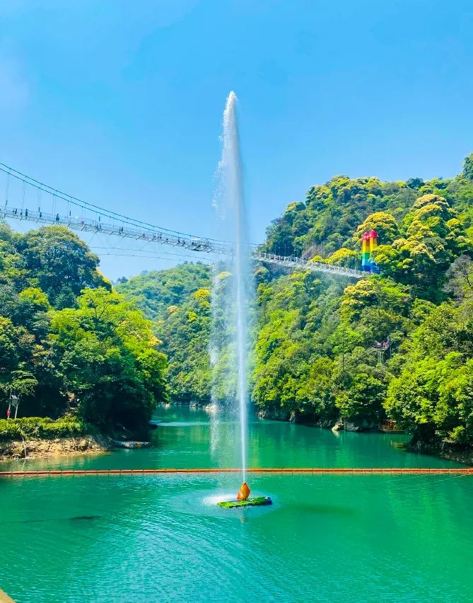 三清山逍遥谷众多网红项目(彩虹桥,悬崖秋千,挑战桥,水滑道,古街等)