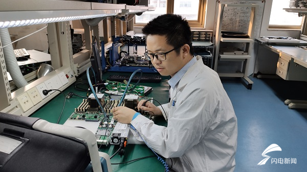 致敬劳动者|山东省五一劳动奖章获得者贡维:用细致严谨和坚持不懈挑战不可能