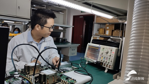 致敬劳动者|山东省五一劳动奖章获得者贡维:用细致严谨和坚持不懈挑战不可能