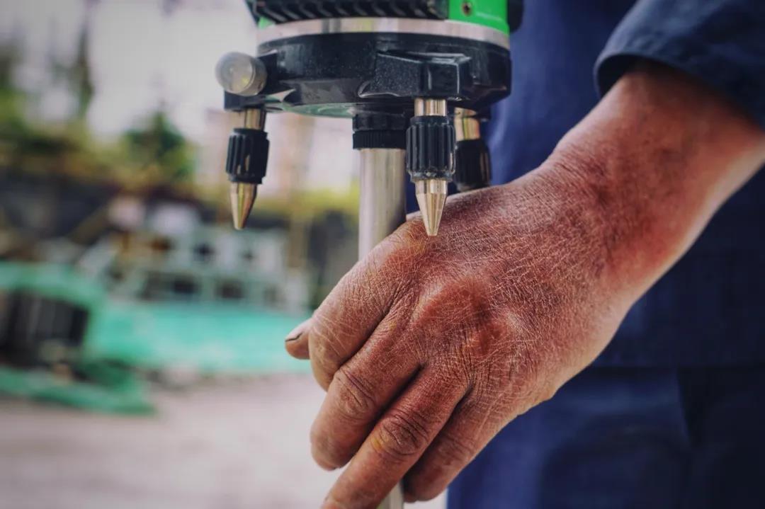 致敬劳动者!来看看这一双双手的特写