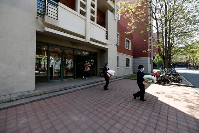 “云接单”帮学生晒被子、浇花 山东科技大学宿管阿姨太暖了
