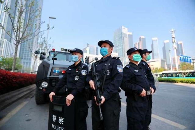 防拥堵、防聚集、防踩踏 青岛公安启动“加强版”警务护航五一