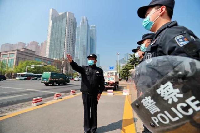 防拥堵、防聚集、防踩踏 青岛公安启动“加强版”警务护航五一