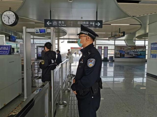 青岛公安地铁分局五一假期加大巡查防控 全力确保地铁区域安全有序