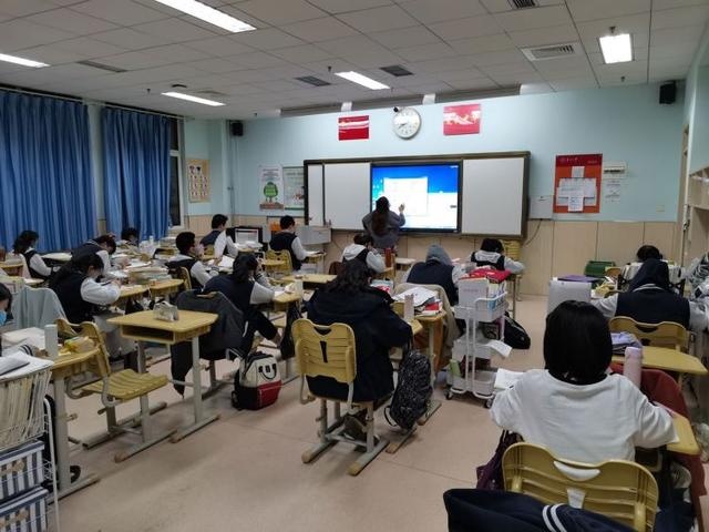 青岛高三师生同心协力 在校共度五一假期