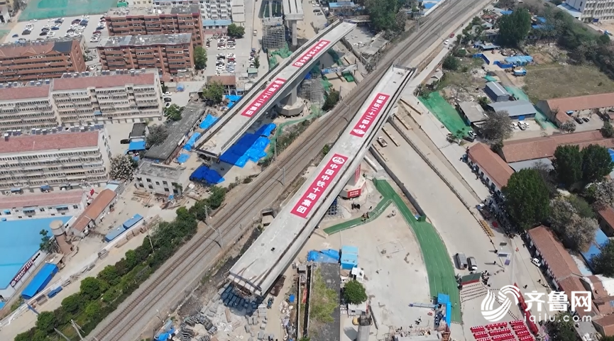 74秒|济宁王母阁路跨线桥成功转体 创下山东市政工程三项记录