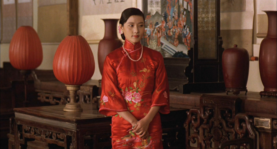 大红灯笼高高挂独立的女人是婚姻里最美的风景