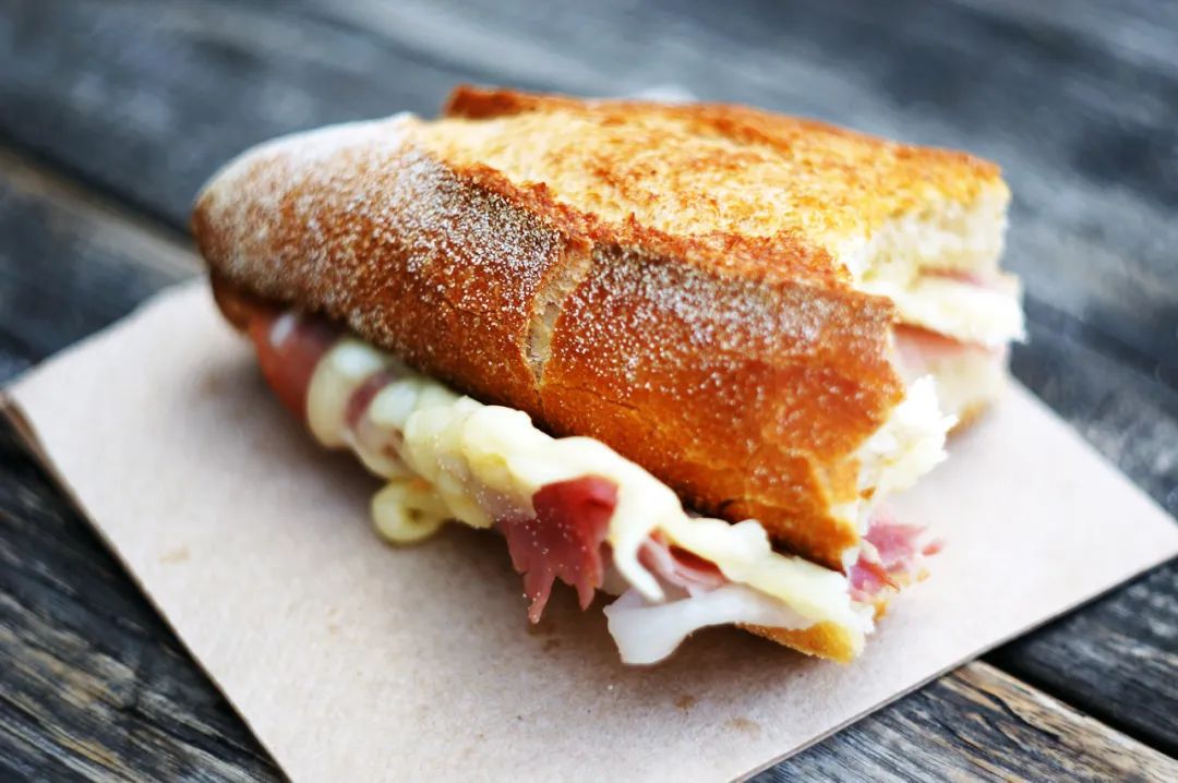 用来凹造型的法棍难吃到想打人