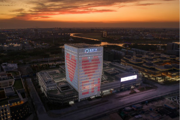 港城广场一期今日开园三期将建成上海最美临湖图书馆