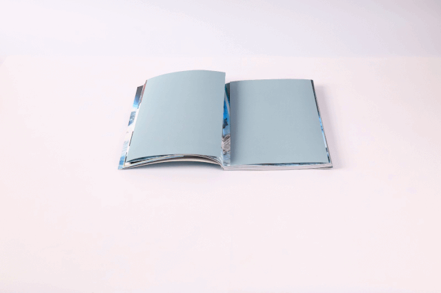 每本书中暗藏多幅长版折页，打开即展现震撼全景图。