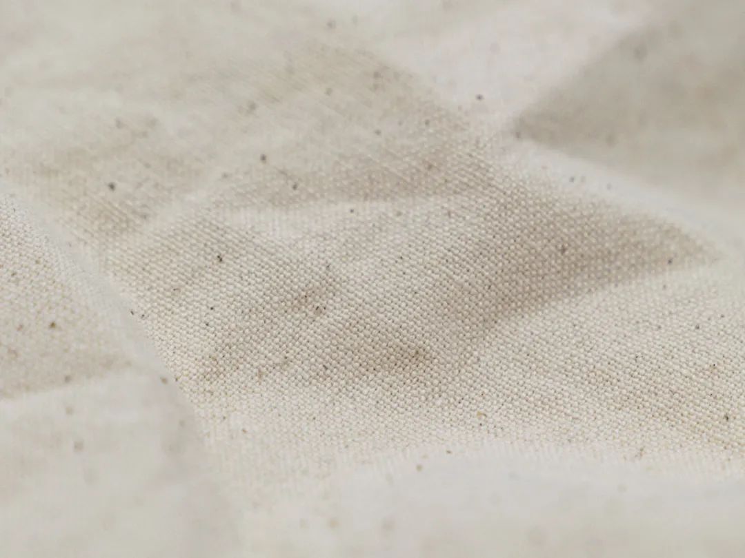 包包面料上的棉籽壳保留了有机棉最真实的样子,赋予了包包自然朴素的