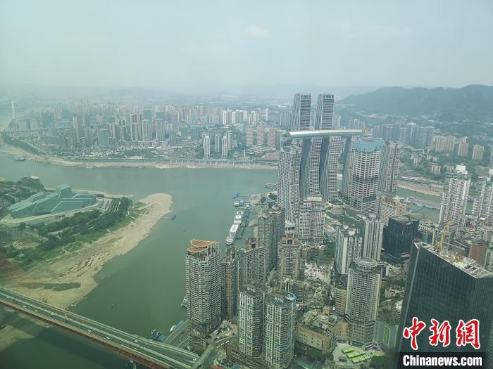 图为重庆城区鸟瞰图（资料图）。　刘贤 摄