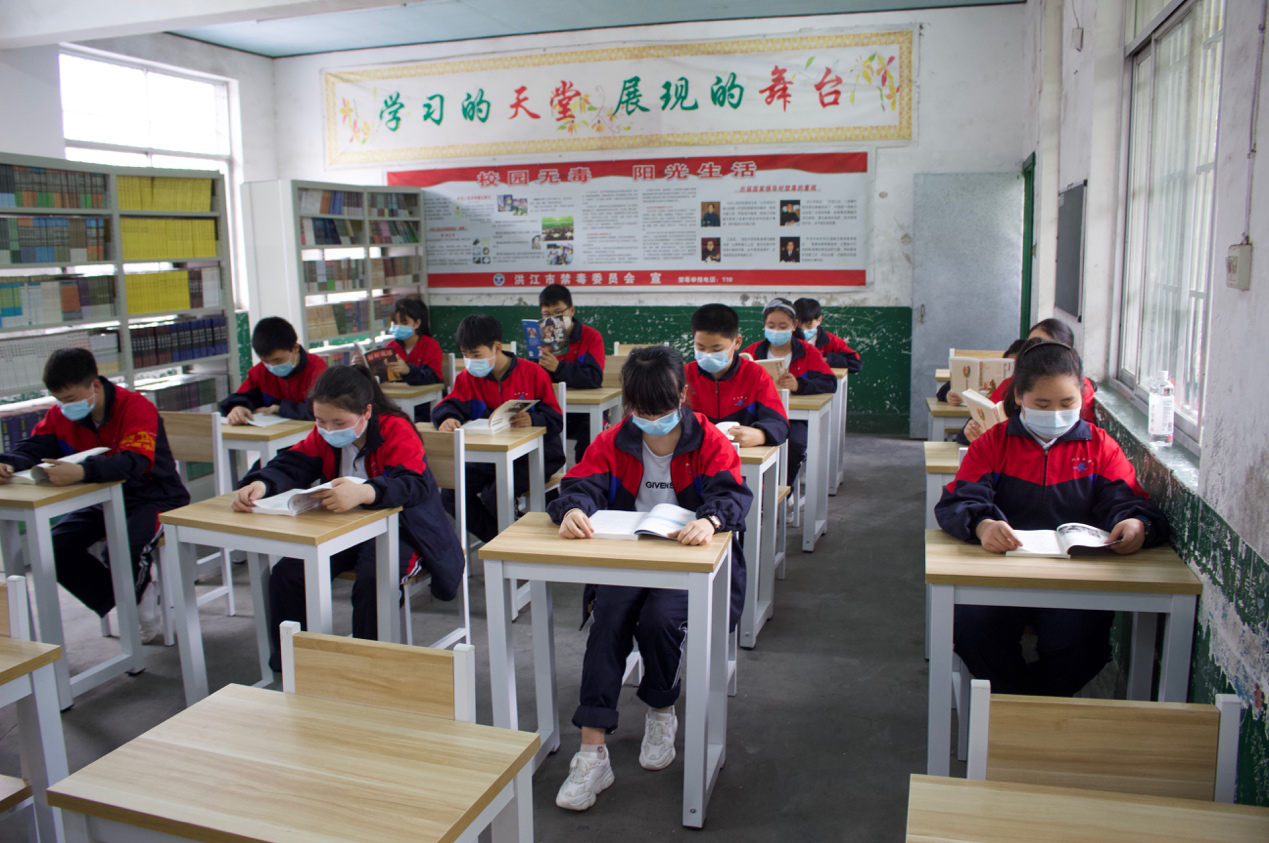 洪江市贫困生相对集中的3所中学:黔阳一中西校区,隆平学校以及双溪