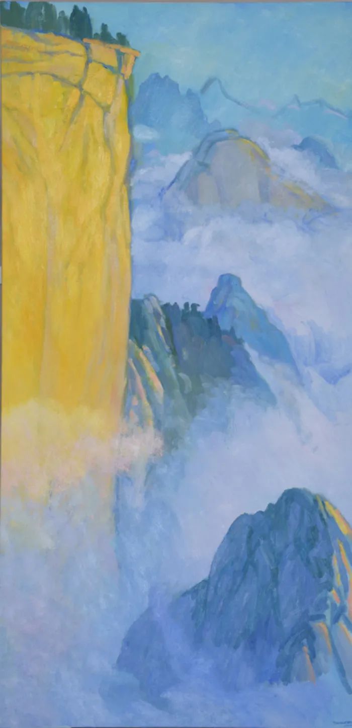 日出最先照耀的石壁,构图上把白云峰和梁张峰从客观比例之外移进画面