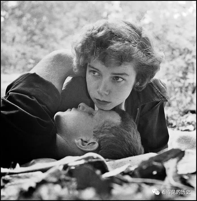 50年代纽约人秀恩爱的老照片 分分钟虐死单身狗