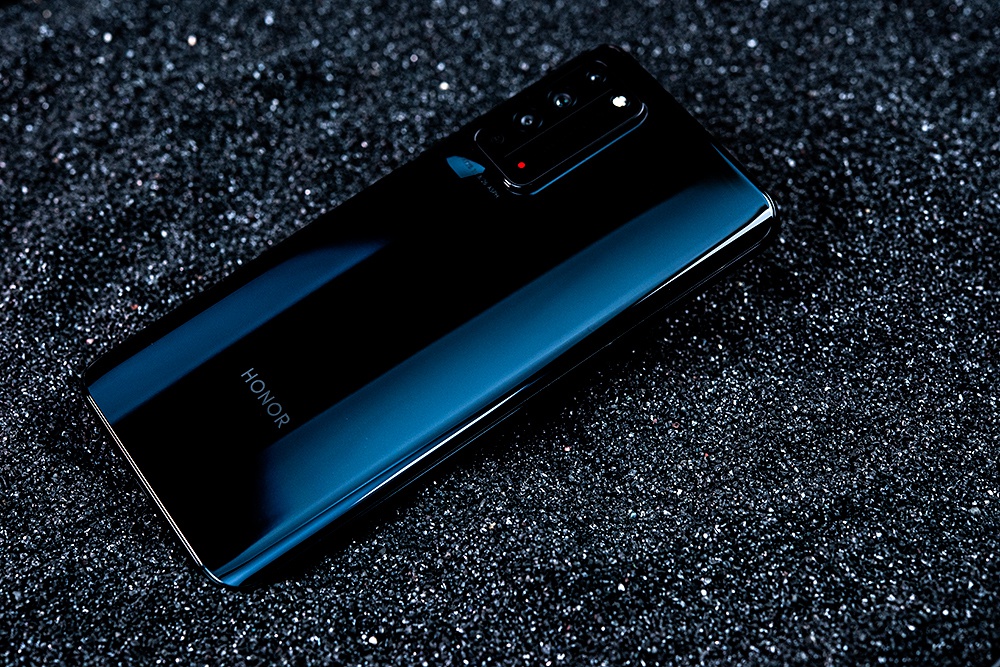 荣耀x10图赏3d幻变玻璃机身