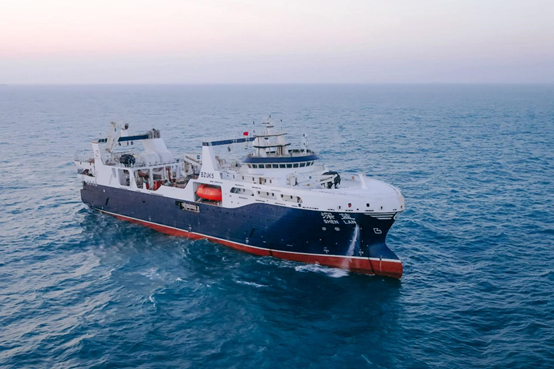 我国自主建造大型拖网远洋渔船临港新片区检阅年捕捞数万吨