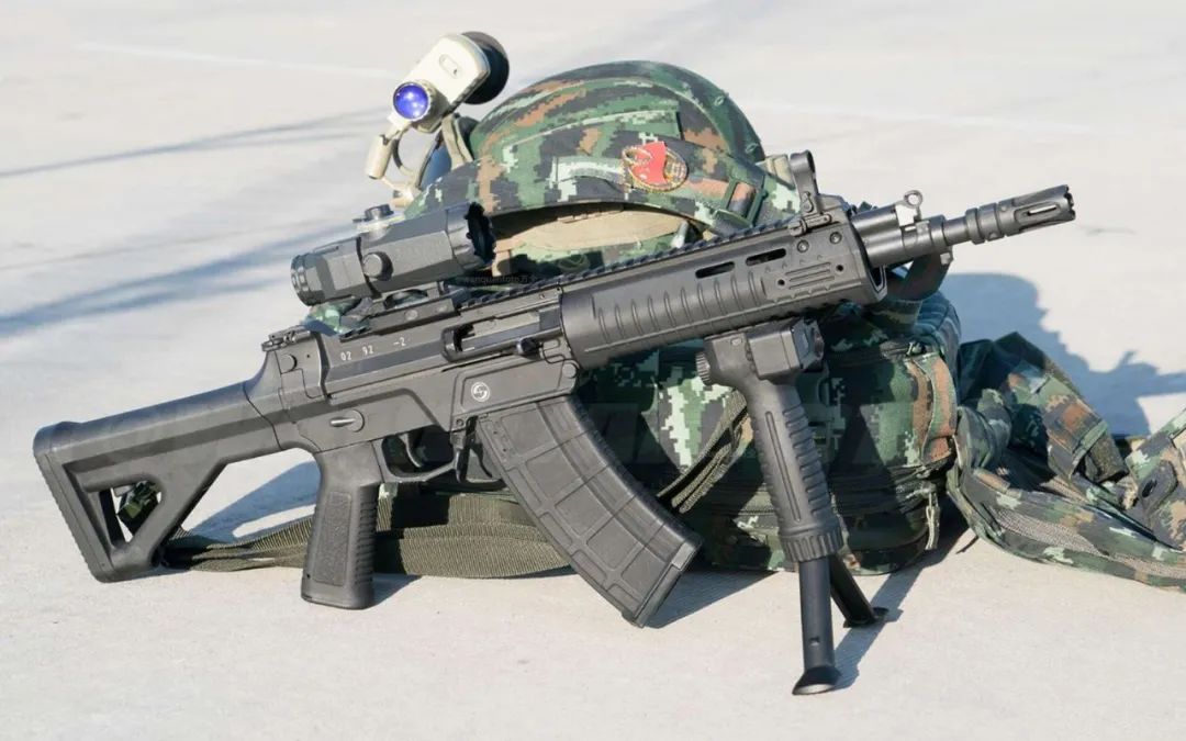 30年首次日本发布20式突击步枪长得和中国新枪有点像轻武专栏