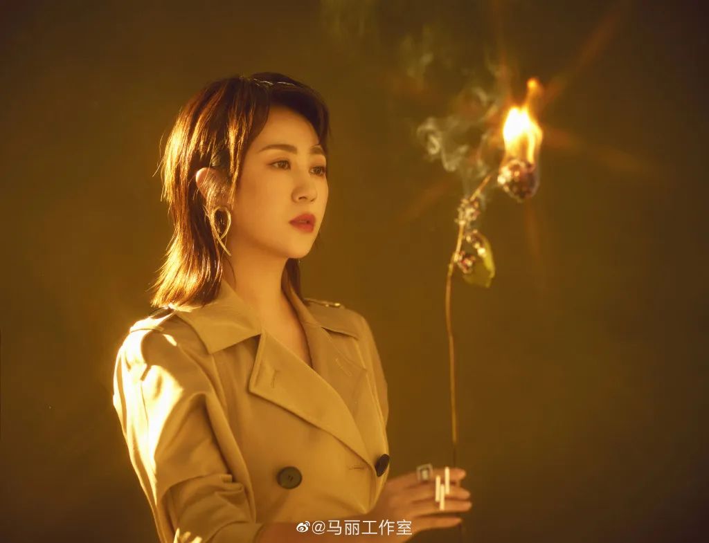 恭喜马丽当妈:被渣男抛弃又嫁小11岁鲜肉,她的人生太炸了!