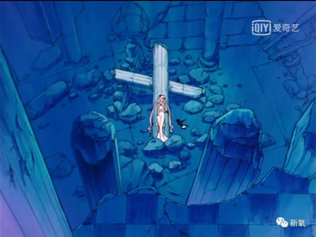 我们在看月亮上的银色千年王国,满地残垣断壁也颇有希腊古典建筑的