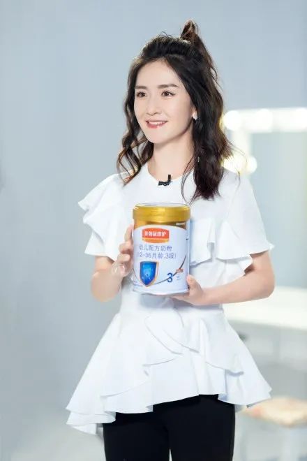 明星养孩子就是烧钱较量当妈两年谢娜说她崩溃了很多次