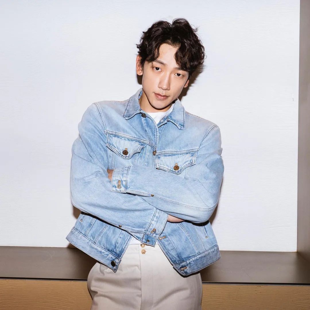 rain深夜脱掉上衣,重现出道「金曲舞步」性感到喷鼻血!