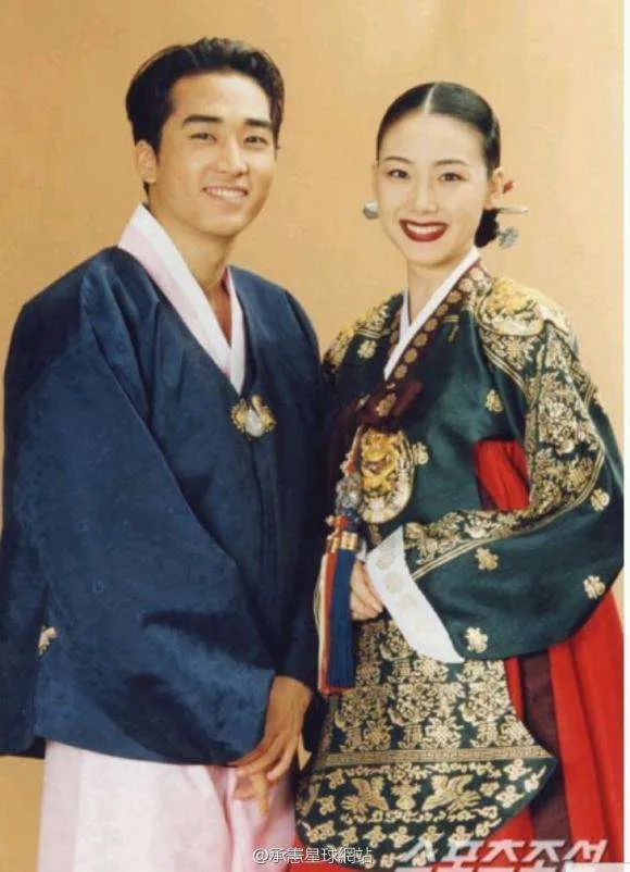 44岁崔智友生下一女她老公原是牛郎