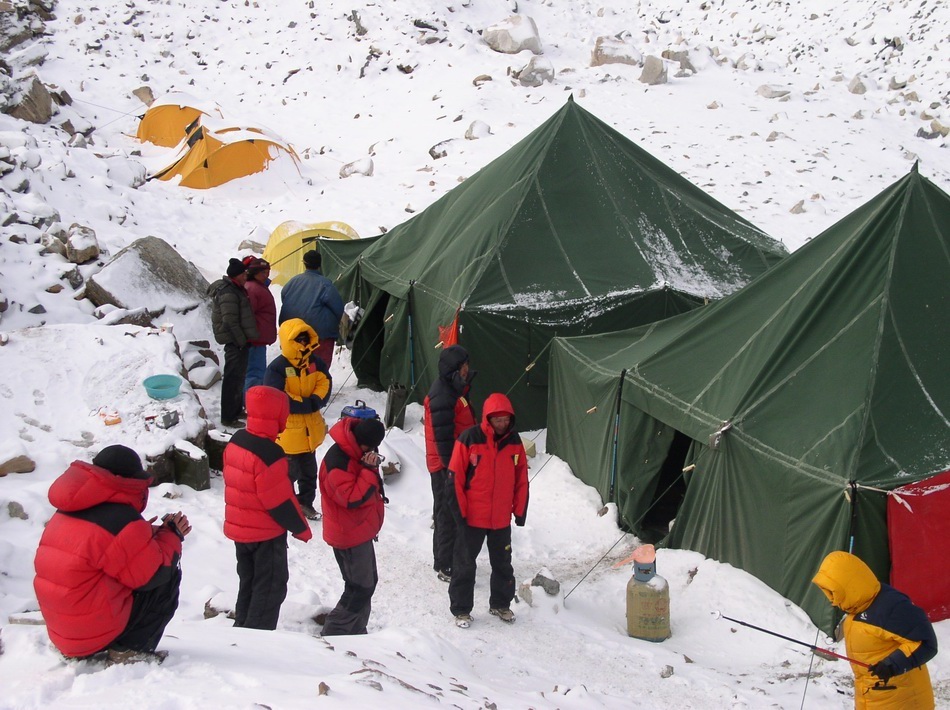  2005年，山上的营地下雪了。