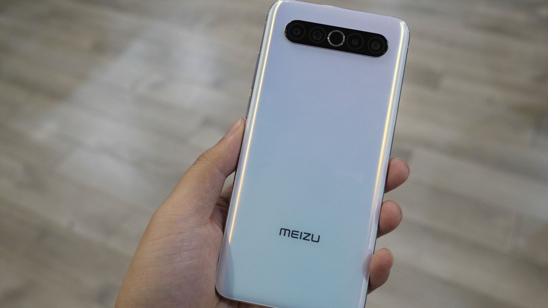 17 pro配置更好,但我选择了魅族17