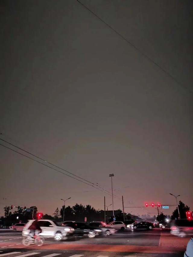 刚刚,北京白昼如夜,暴雨倾盆!专家释疑