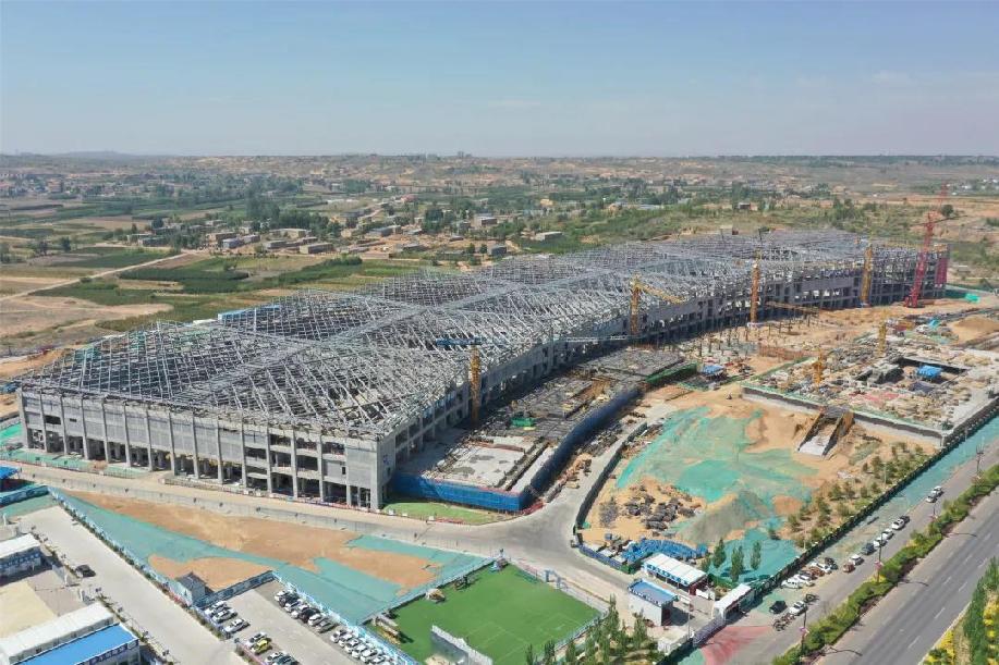 榆林市会展中心项目主体钢桁架结构全面封顶