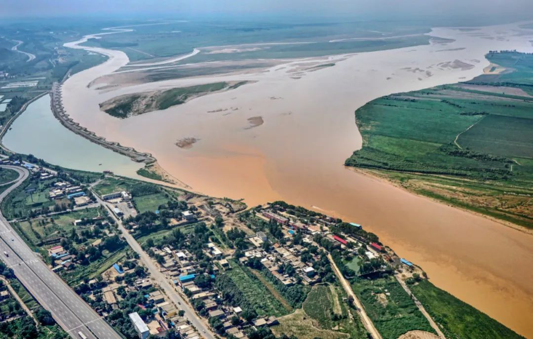 后来,此地最重要的渡口就被命名为"风陵渡",或名"风陵津".渡,亦称津.