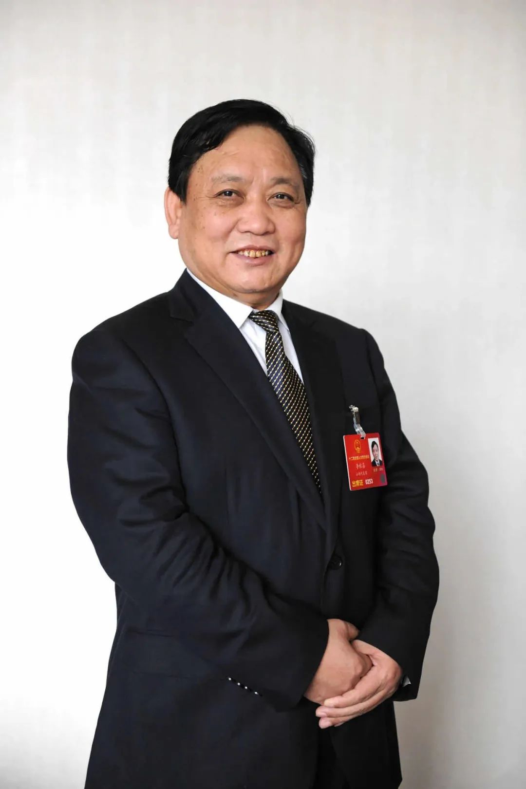 在今年四川省两会期间,作为省人大代表,李曙光表示,推动成渝地区双城