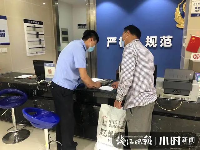 55岁男子在浙江的最后一晚眼泪流了又流:回家这条路整整走了15年