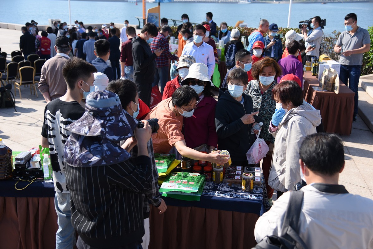 青岛市南区珠海路街道启动协作扶贫巡回公益集市