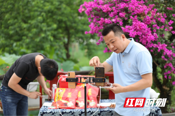 助力农产品销售 “小靳厨房”带你品味舌尖上的炎陵