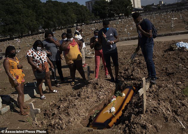 疑似死于新冠 老人尸体大街上放30小时无人处理|疫情