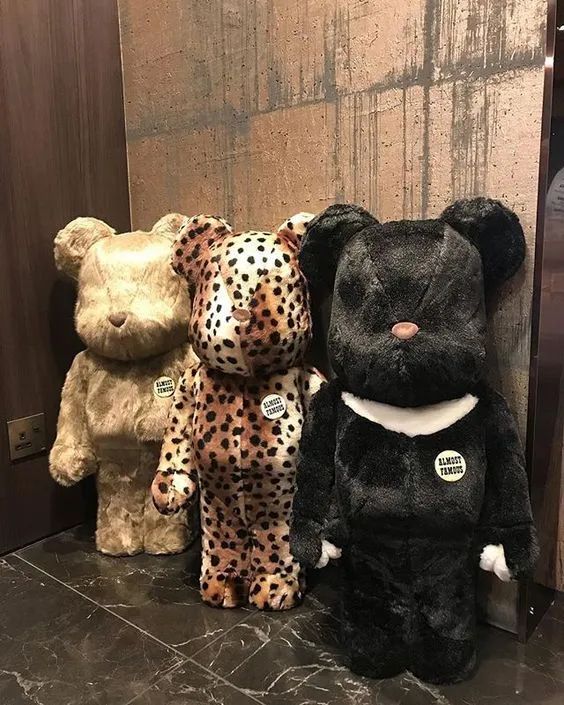 潮人都迷这个熊它凭什么价格飞涨贵过爆款球鞋