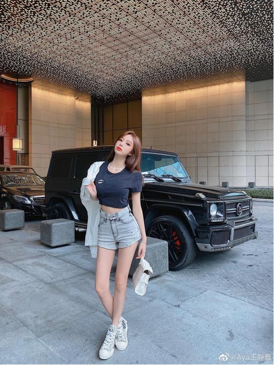 运动装活泼优雅22岁王静雅青春洋溢自称17岁一点不过分