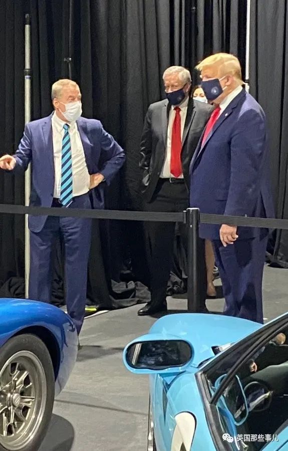 川普第一次戴口罩,看到媒体立马摘掉? 不想让他们得意!