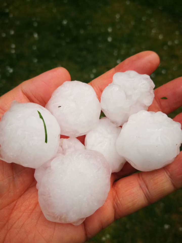 鸡蛋大小潍坊青岛多地再降冰雹山东6市今晚雹风雨继续