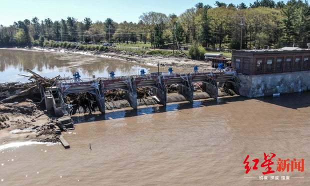 成都商报美国两大坝决堤致万人撤离！更危险是，还有这1.5万个“潜在高危”…