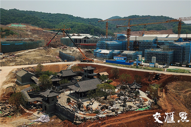 5月24日,南京汤山,航拍建设中的江苏园博园.