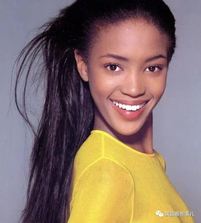 超模naomi 50岁了!走过坎坷和争议,她依然是传奇!